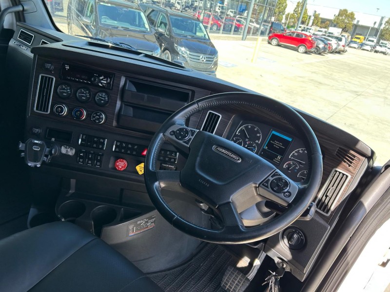 2022 Freightliner Cascadia 126 126 48 Bunk 