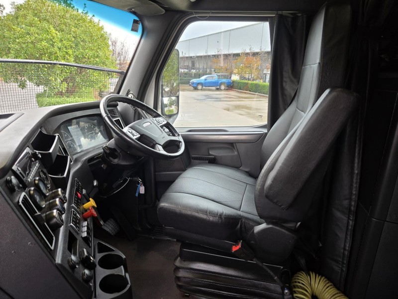 2021 Freightliner Cascadia 126 