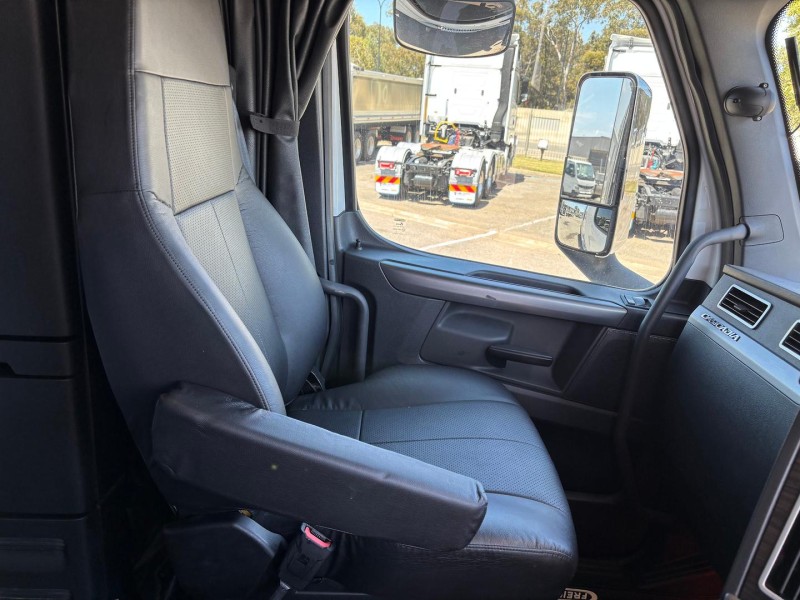 2021 Freightliner Cascadia 126 145000kg GCM 60 inch sleeper Double bunks 