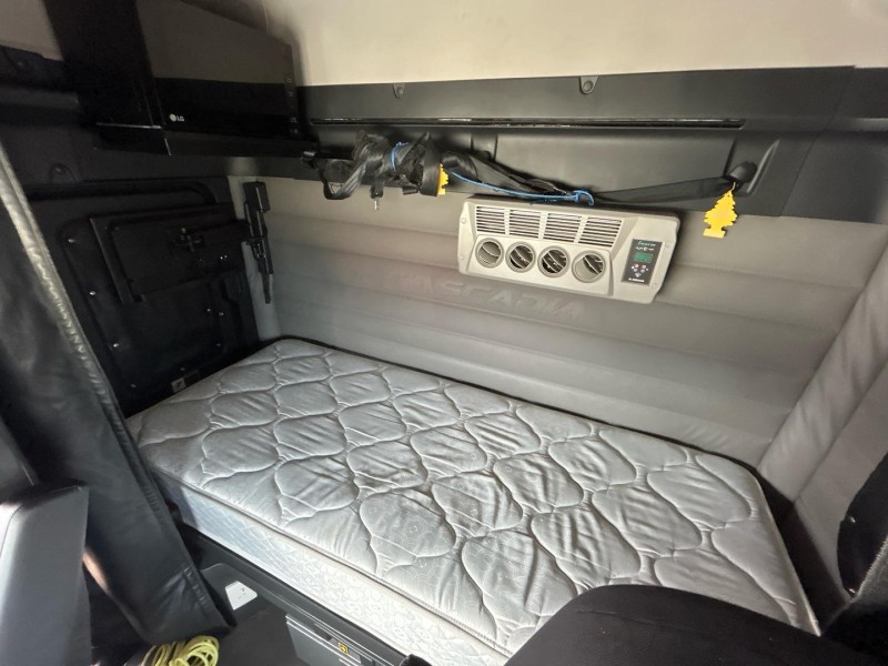 2022 Freightliner Cascadia 126 110T 48 Bunk 