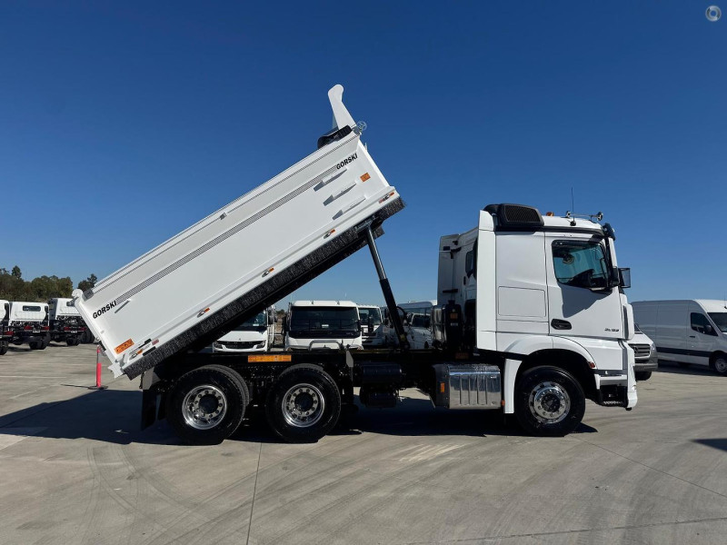 Velocity Truck Centers Australia
