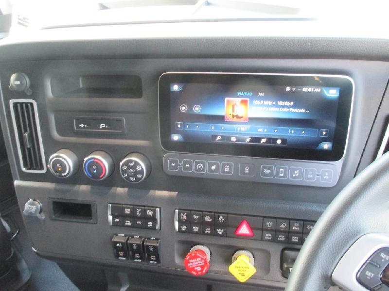 2024 Freightliner Cascadia 126 