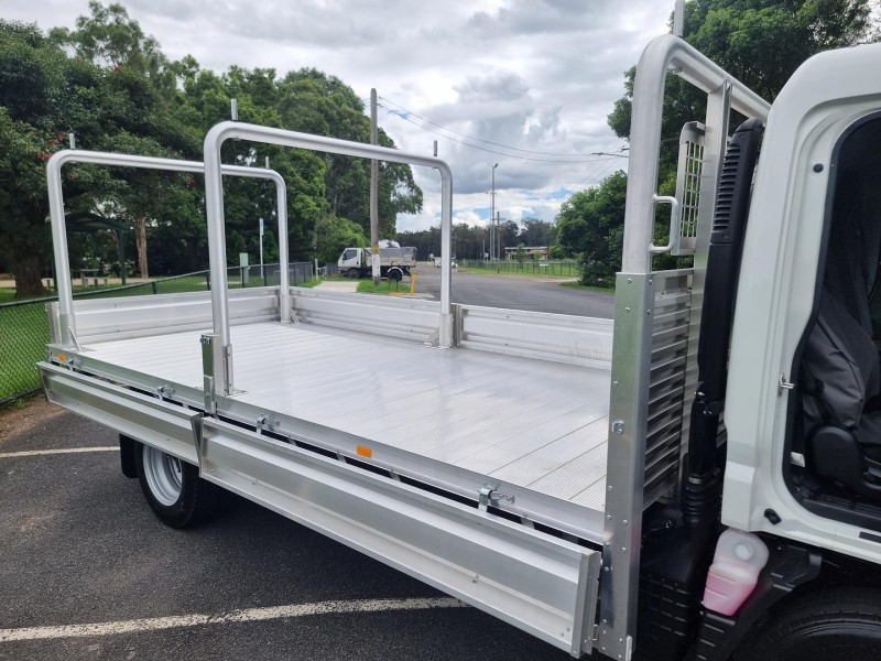 2025 Fuso Canter 515 