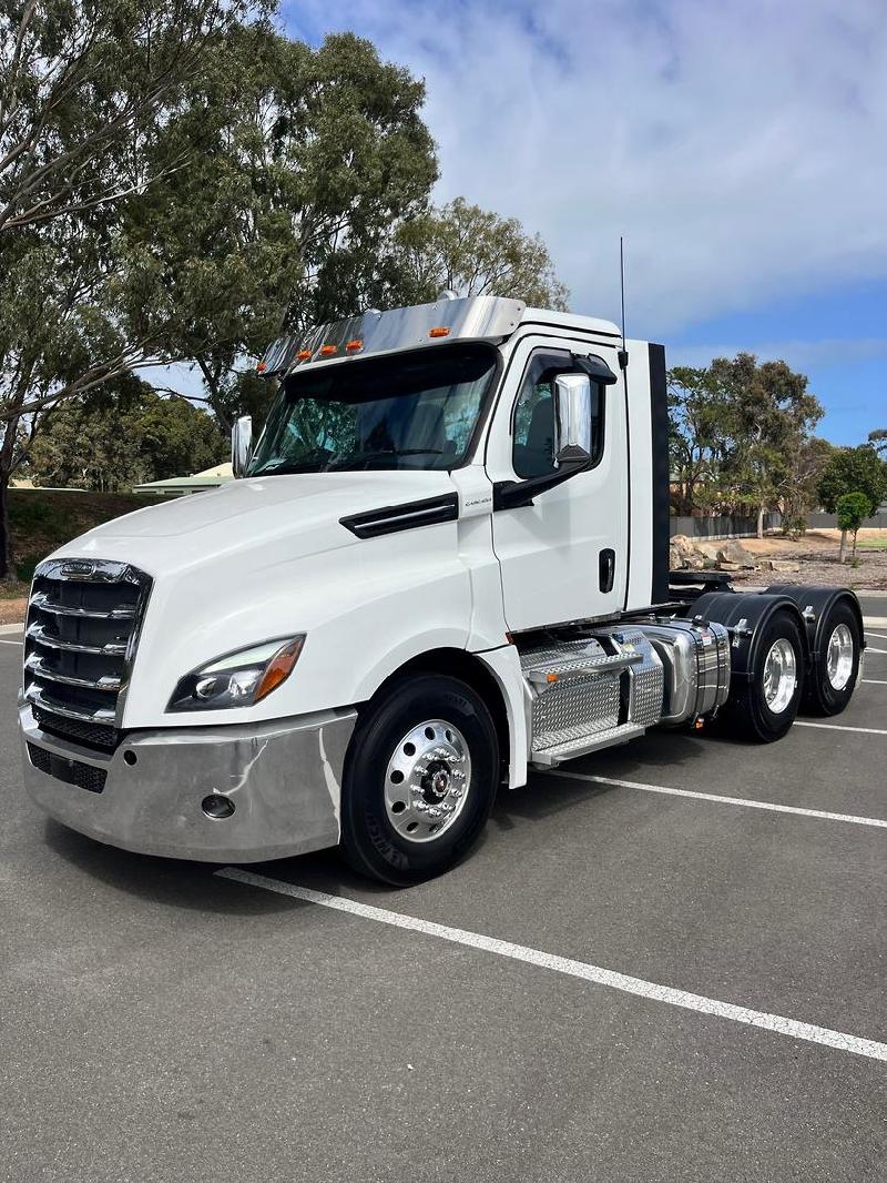 2024 Freightliner Cascadia 126