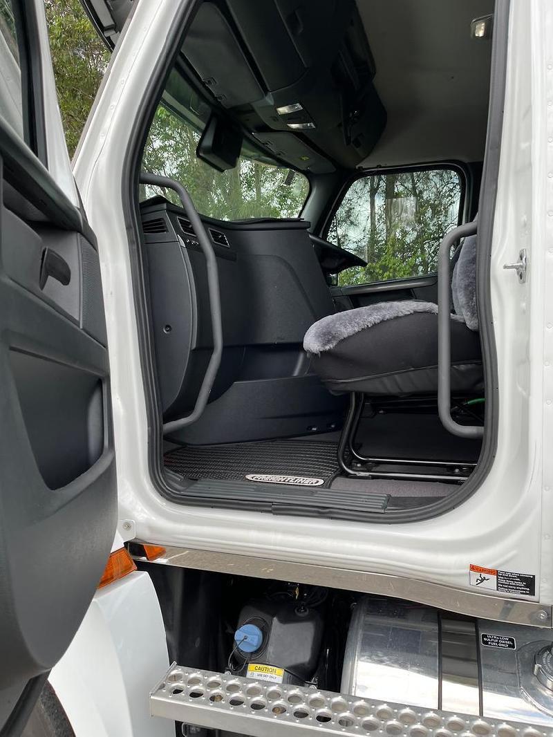 2023 Freightliner Cascadia 126 