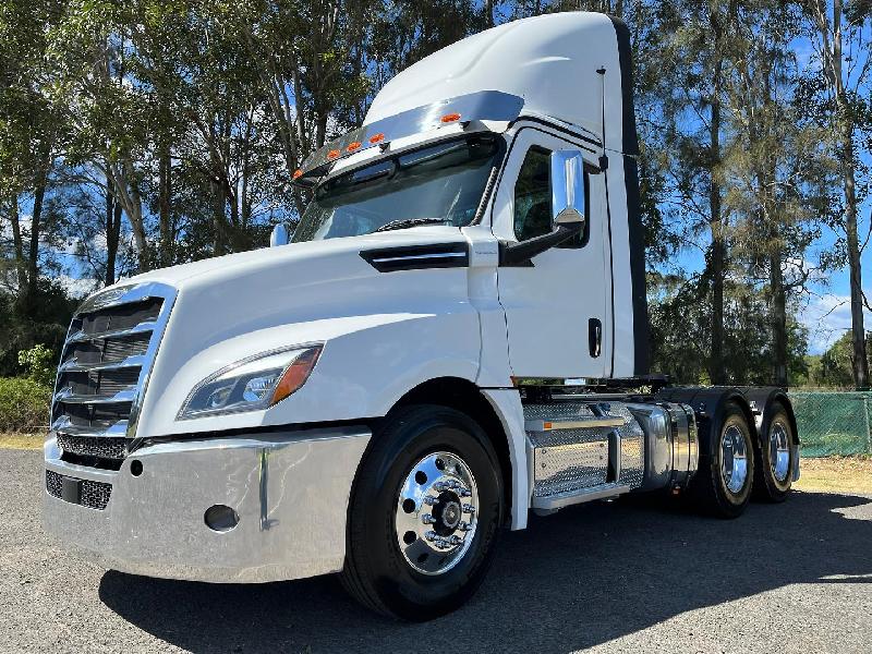 2023 Freightliner Cascadia 126 Ex Demo 