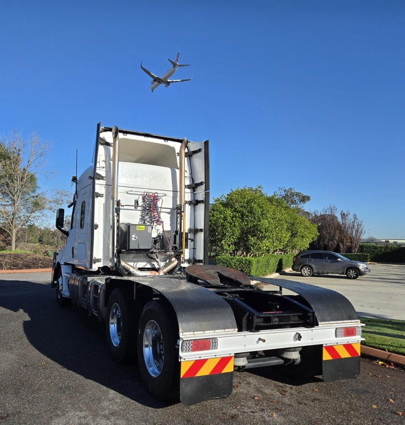 2021 Freightliner Cascadia 126 
