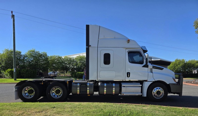 2021 Freightliner Cascadia AS HIGHROOF 6X4 PRIME MOVER 