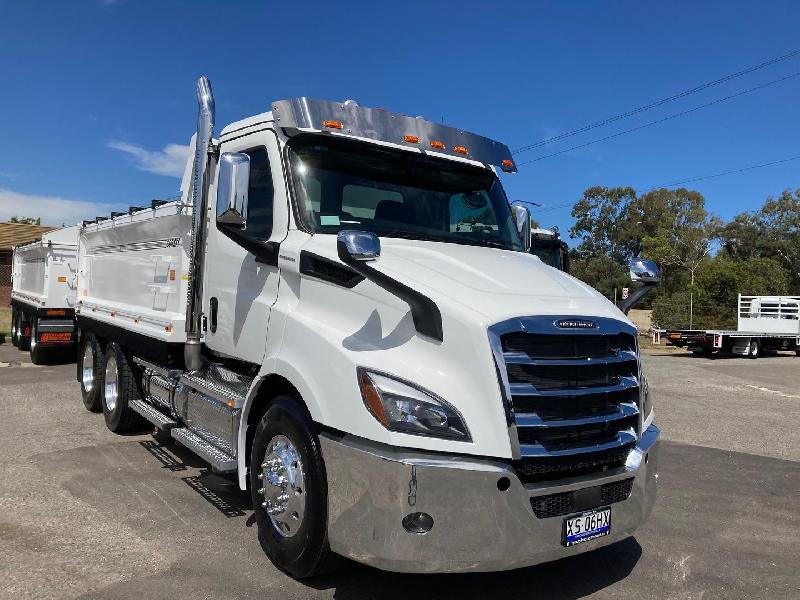 2024 Freightliner Cascadia 116 Tipper