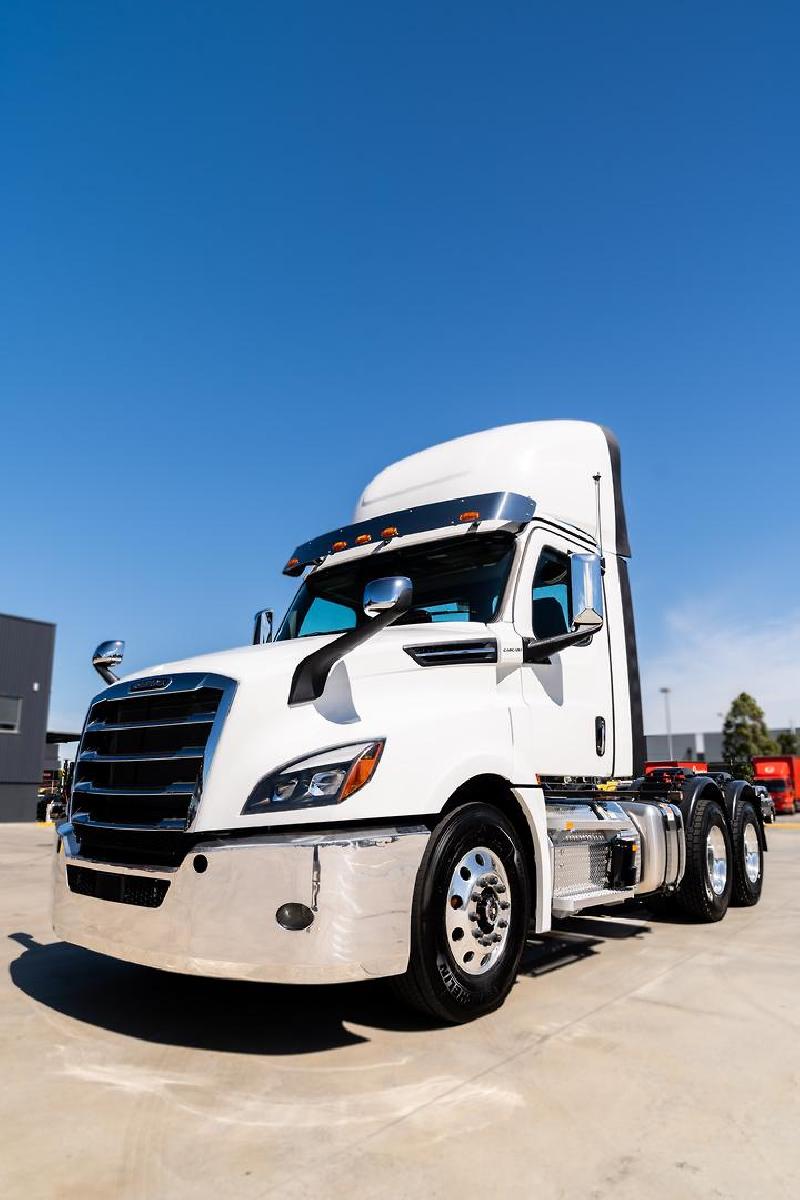 2024 Freightliner Cascadia 126