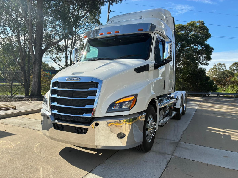 2024 Freightliner Cascadia 116 116 Cascadia 36 Inch Sleeper 