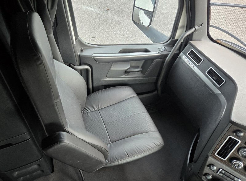 2021 Freightliner Cascadia 126 