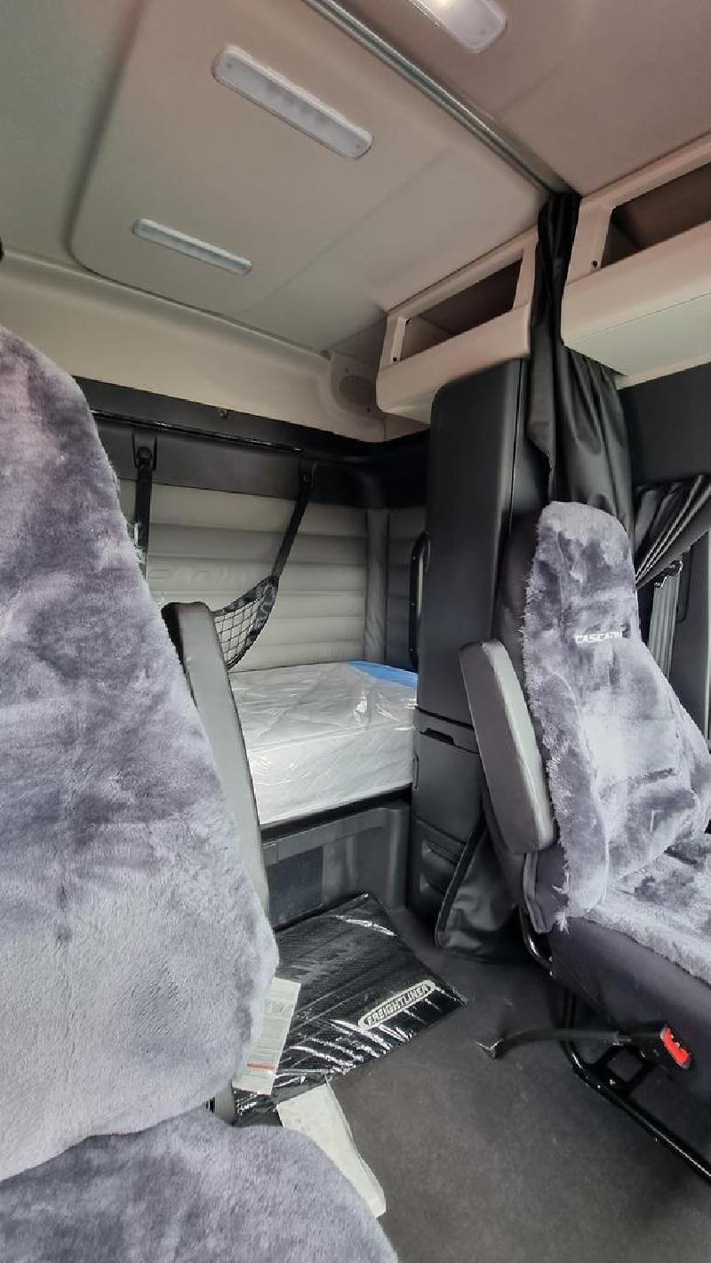 2024 Freightliner Cascadia 126 