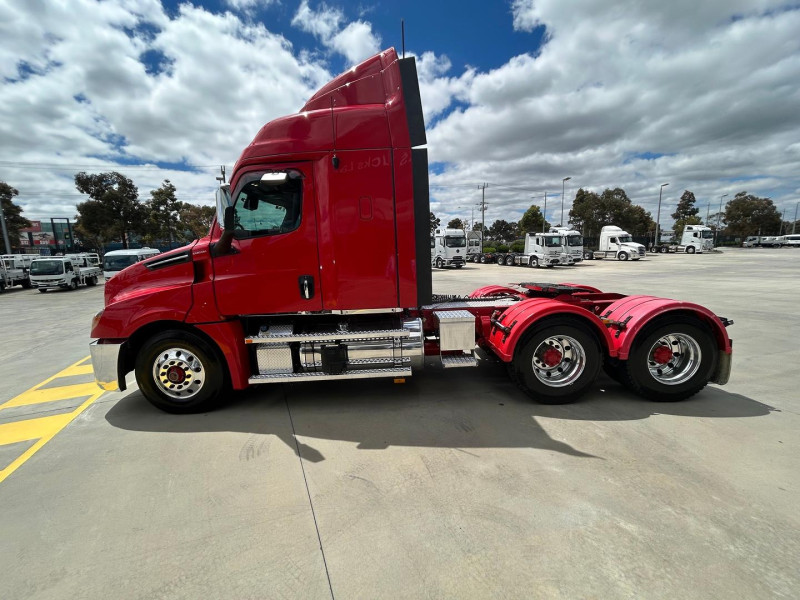 2021 Freightliner Cascadia 126 36 XT bunk 