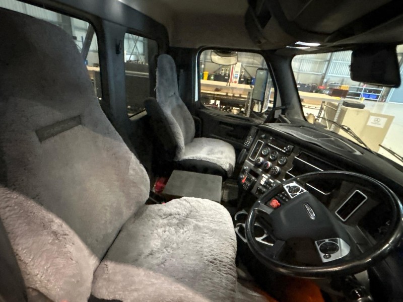 2022 Freightliner Cascadia 116 Day Cab 