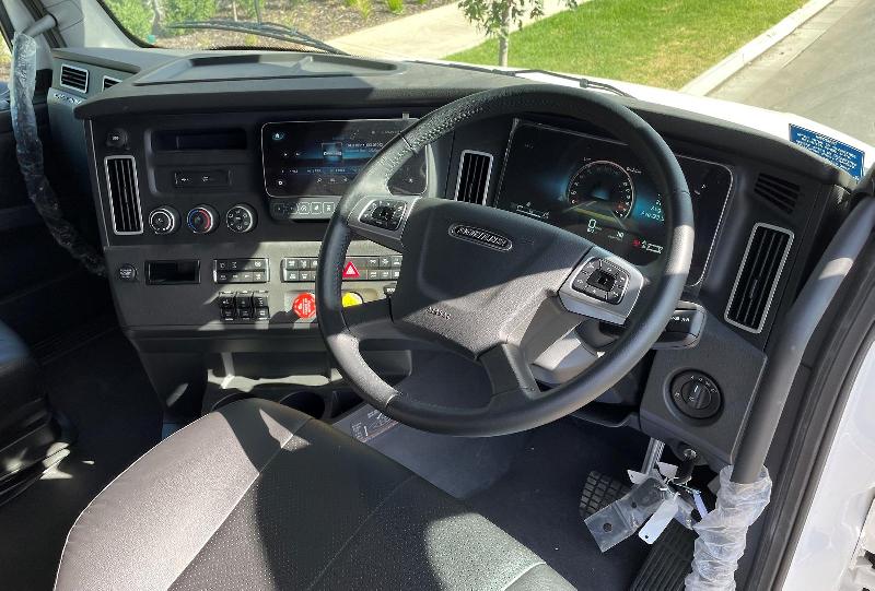 2025 Freightliner Cascadia 126 
