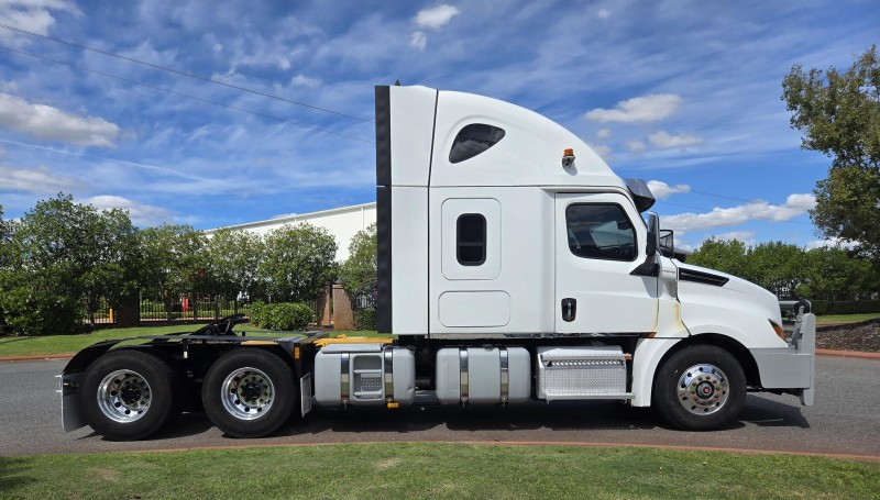 2021 Freightliner Cascadia 126 