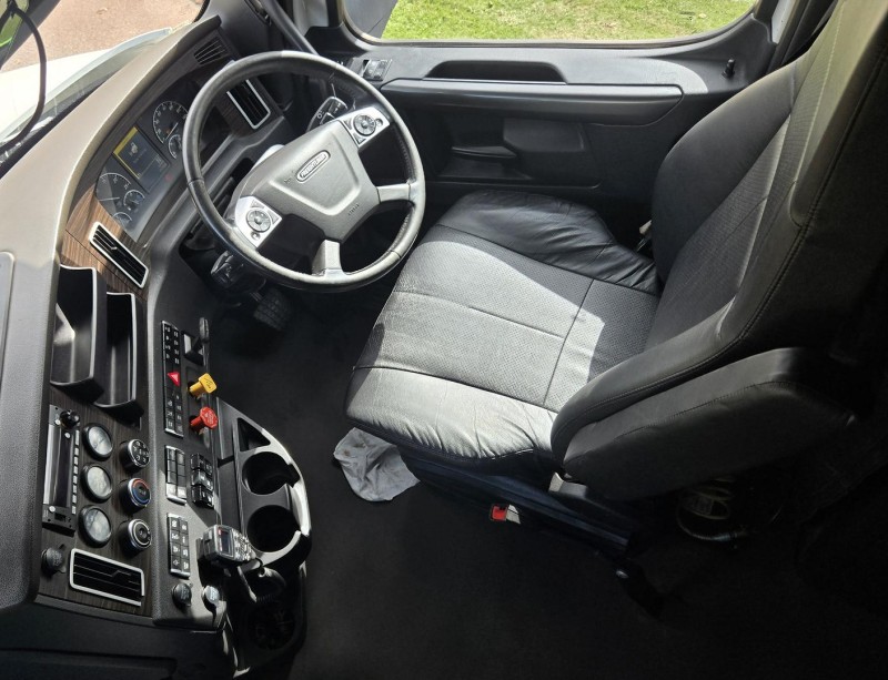 2021 Freightliner Cascadia 126 126 