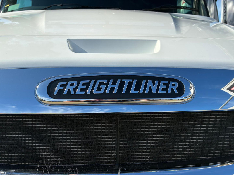 2024 Freightliner Cascadia 116 116 Cascadia 36 Inch Sleeper 