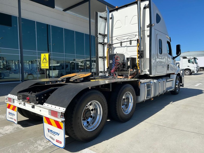 2021 Freightliner Cascadia 126 126 