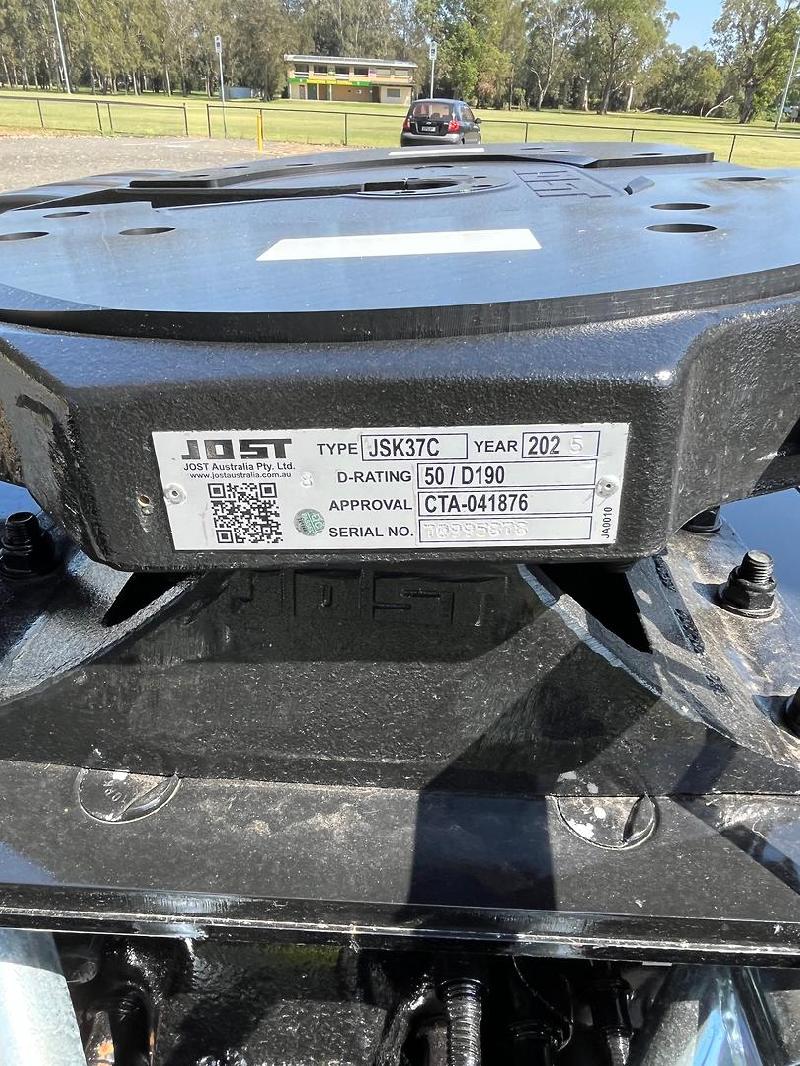 2025 Freightliner Cascadia 126 Microwave TV Cabinets and Custom Air Con ready 