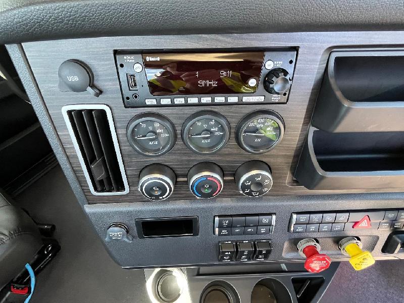 2023 Freightliner Cascadia 126 Ex Demo 