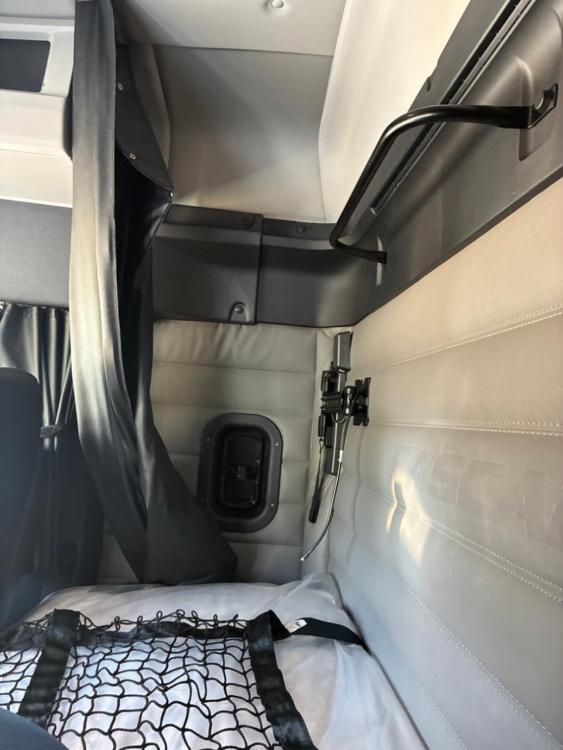 2024 Freightliner Cascadia 116 116 Cascadia 36 Inch Sleeper 