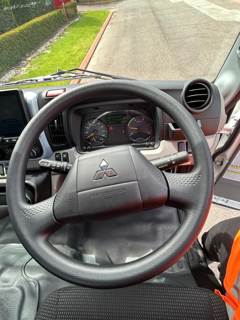 2025 Fuso Canter 4x4 Traytop 