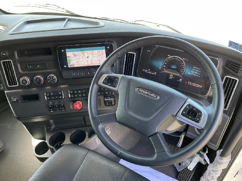2025 Freightliner Cascadia 126 