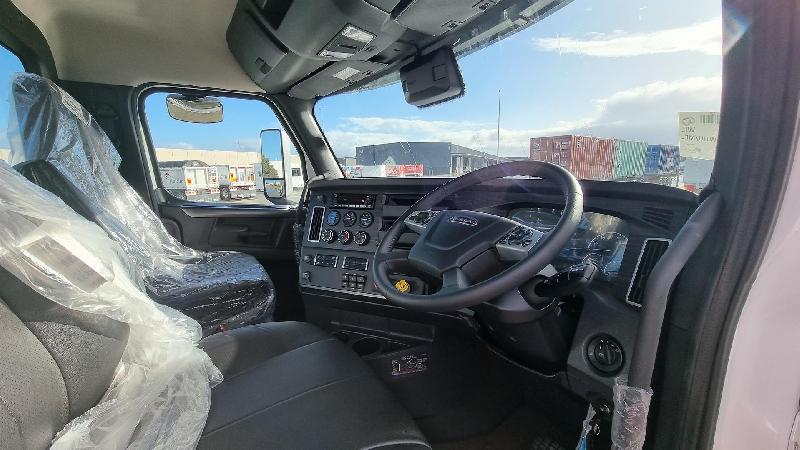 2024 Freightliner Cascadia 126 Tipper 