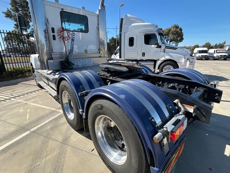 2019 Freightliner Coronado 114 