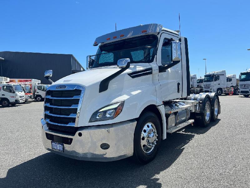 2024 Freightliner Cascadia 126 2024 Compliance Plated 