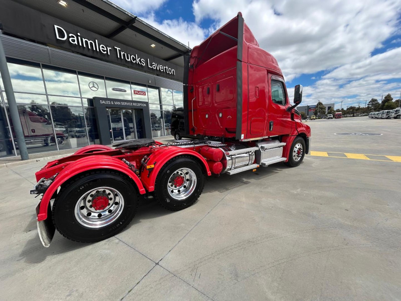 2021 Freightliner Cascadia 126 36 XT bunk 