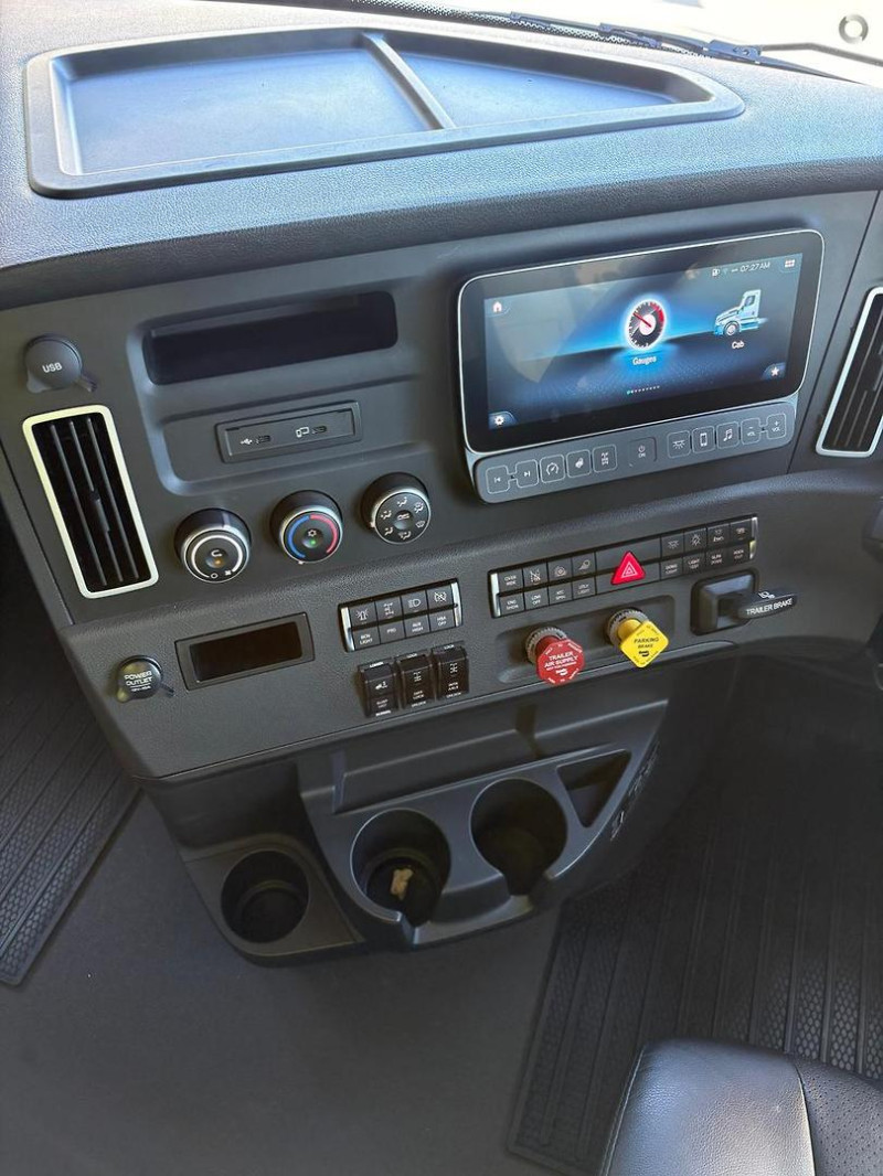 2024 Freightliner Cascadia 126 PRIME MOVER 