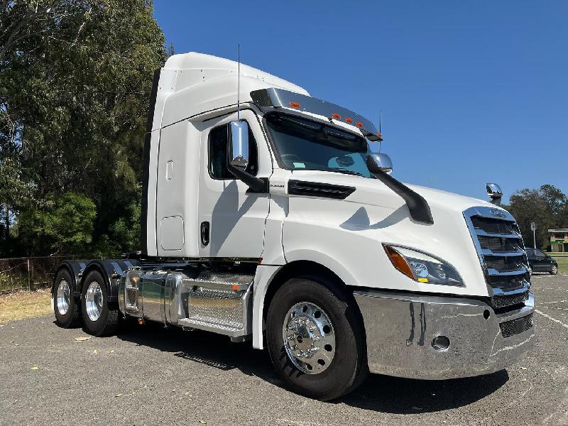 2025 Freightliner Cascadia 126 Microwave TV Cabinets and Custom Air Con ready