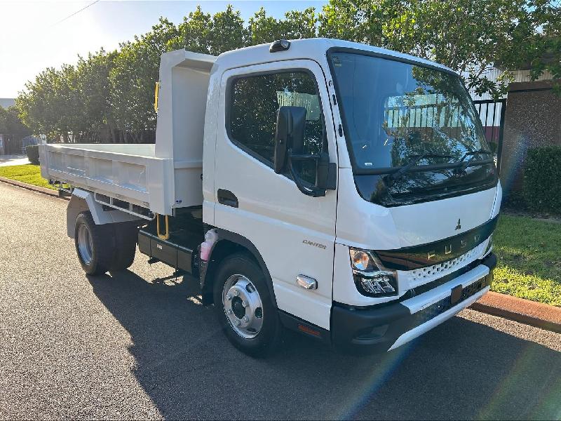 2025 Fuso Canter 815