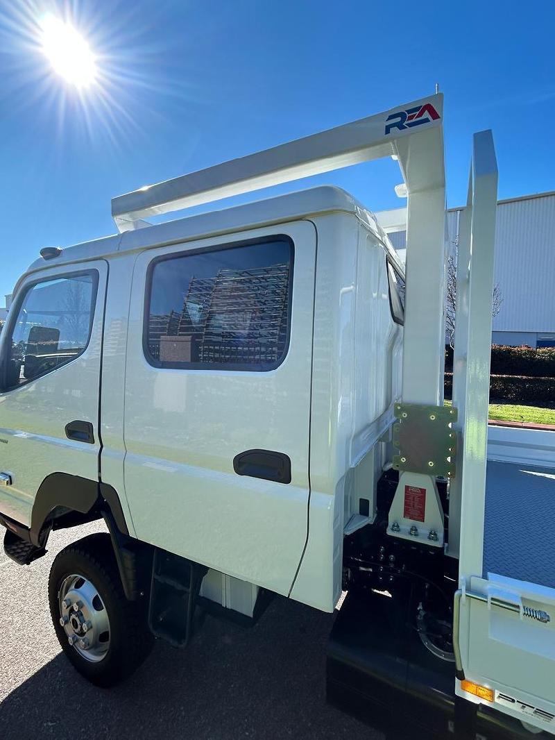 2025 Fuso Canter 4x4 Crewcab 