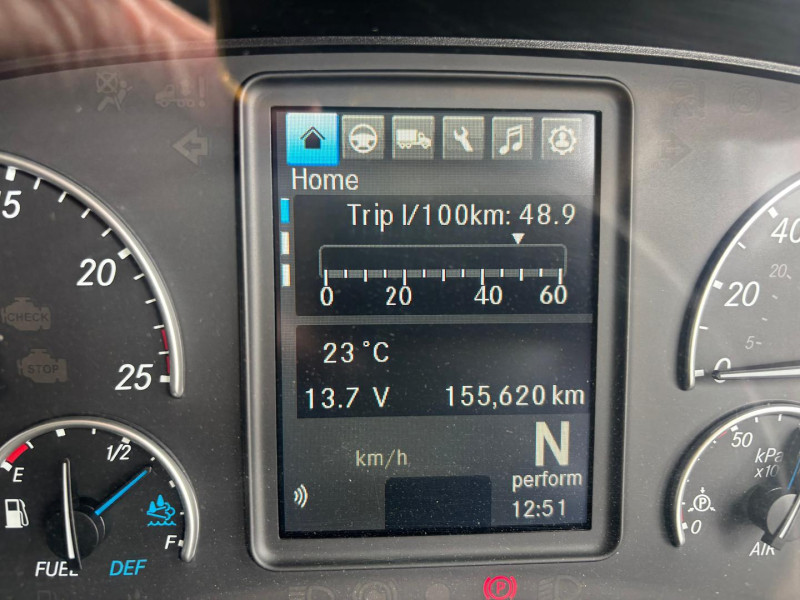 2022 Freightliner Cascadia 126 Alloy tipper with lift up axle 