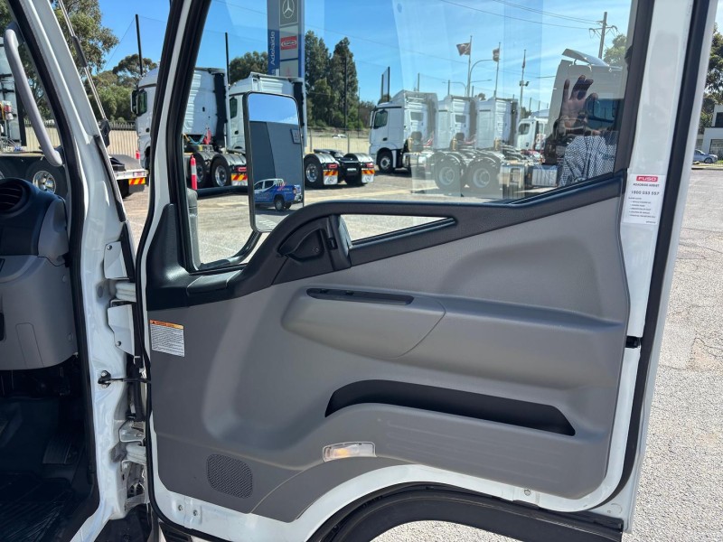 2020 Fuso Canter 515 Pantech with tuckaway tailgate lifter 