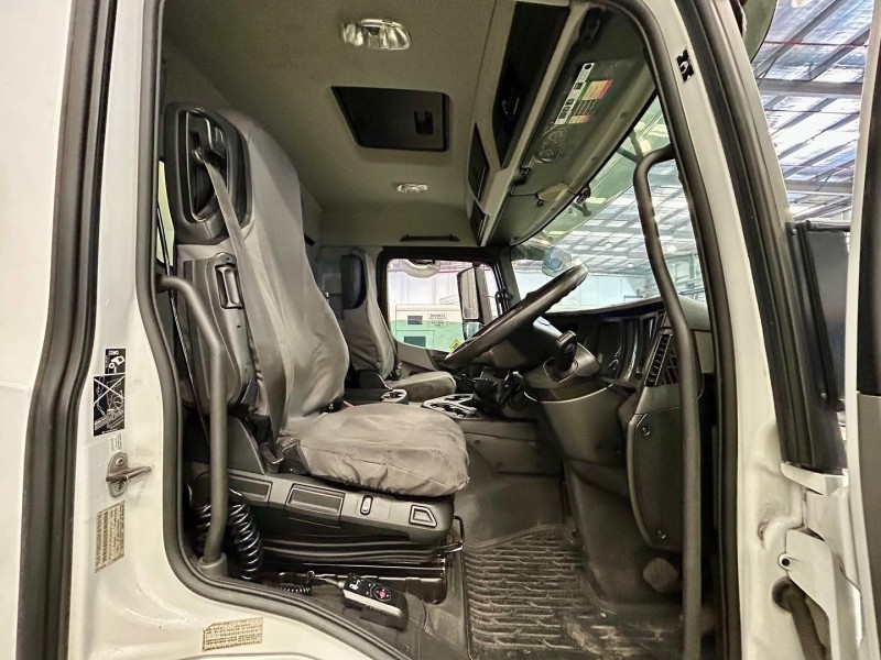 2018 Mercedes-Benz Actros 2535 M-cab 14 Pallet Rigid fiberglass body with tail lift 