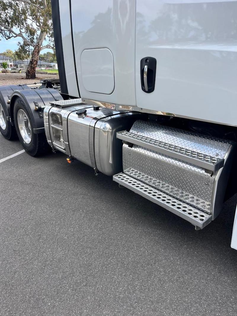 2024 Freightliner Cascadia 126