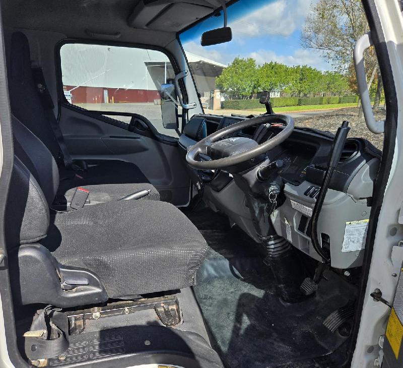 2017 Fuso CANTER 615 