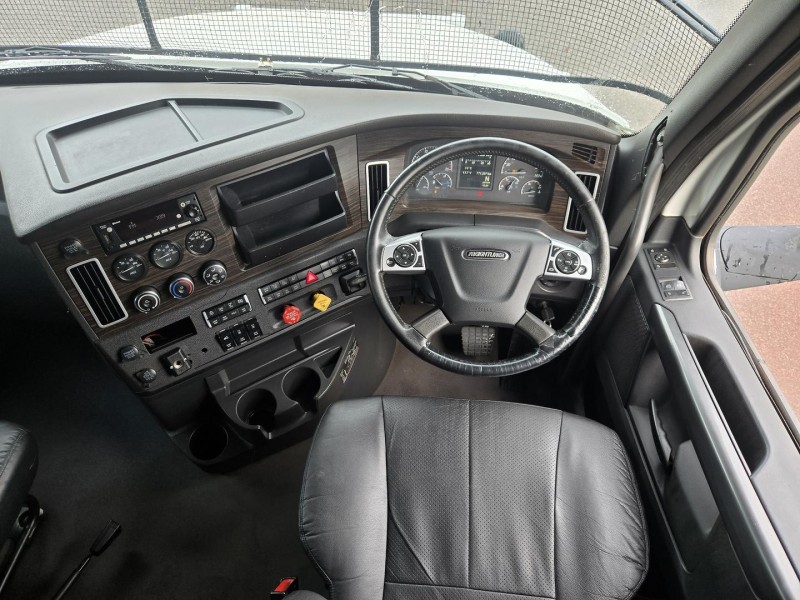 2021 Freightliner Cascadia 126 