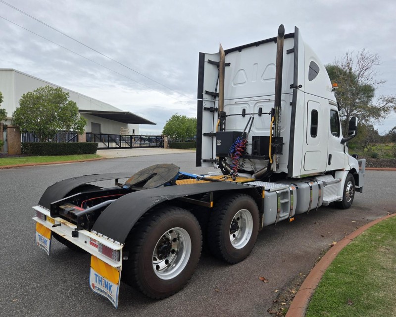 2021 Freightliner Cascadia 126 PRIME MOVER 