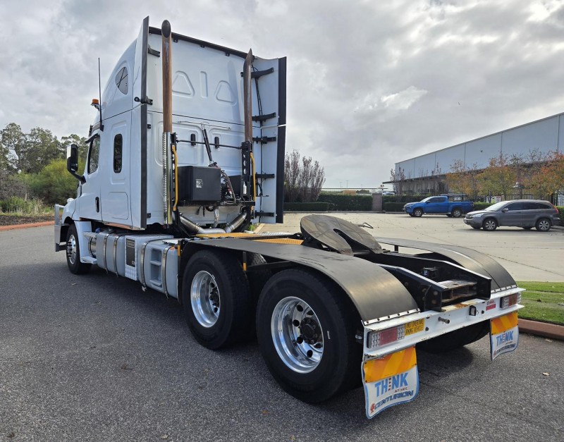 2021 Freightliner Cascadia 126 126 