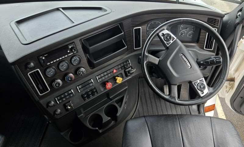 2021 Freightliner Cascadia 126 