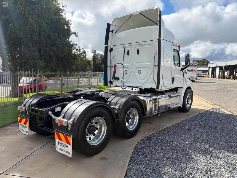 2024 Freightliner Cascadia 126 36 inch Sleeper 