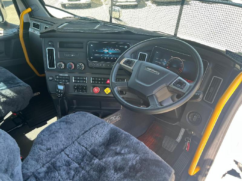 2024 Freightliner Cascadia 126 2024 Compliance Plated 