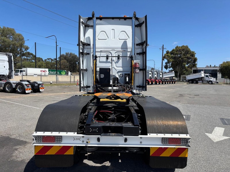 2021 Freightliner Cascadia 126 145000kg GCM 60 inch sleeper Double bunks 