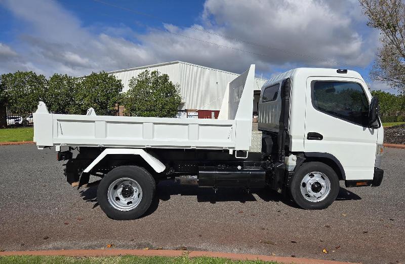 2017 Fuso CANTER 615 